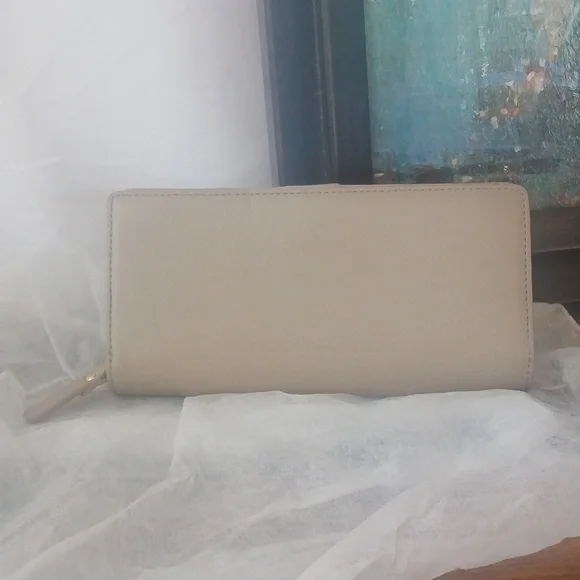 Kate Spade Tan Wallet Timeless Design High-Quality Material - Picture 6 of 9